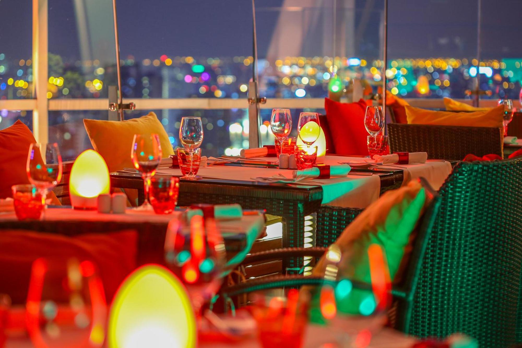 Centara Grand At Centralworld Hotel Банкок Екстериор снимка Sky Bar