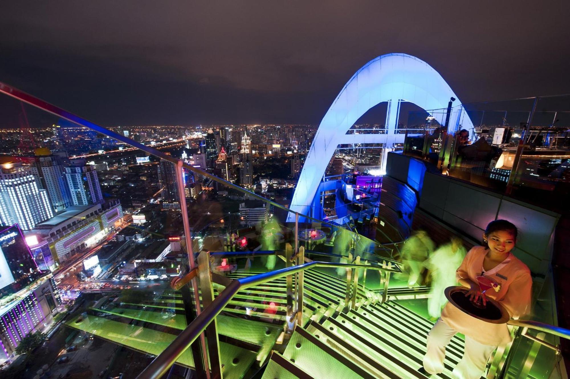 Centara Grand At Centralworld Hotel Банкок Екстериор снимка The Sky Bar at the top of the Baiyoke II