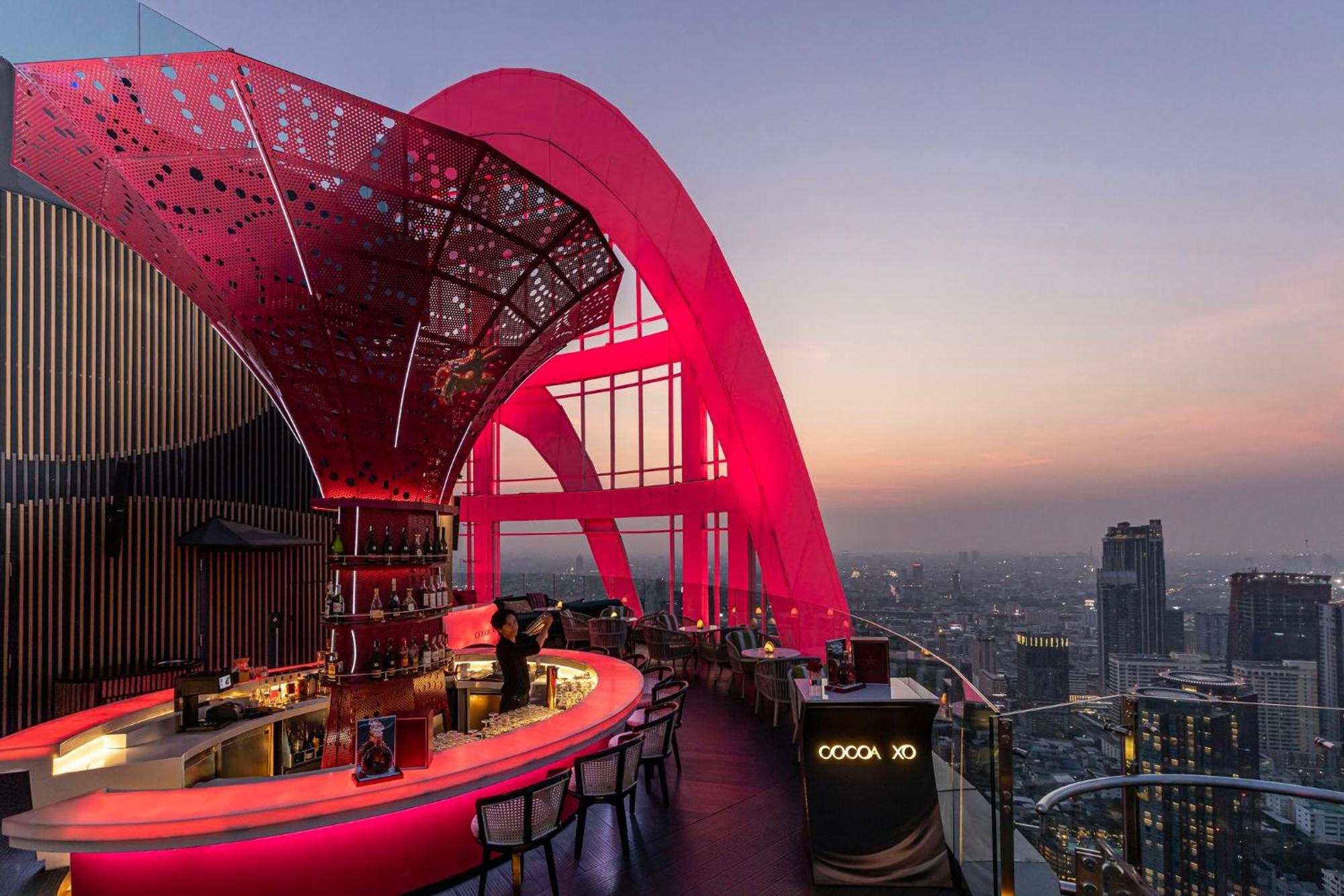 Centara Grand At Centralworld Hotel Банкок Екстериор снимка The bar at the top of the building