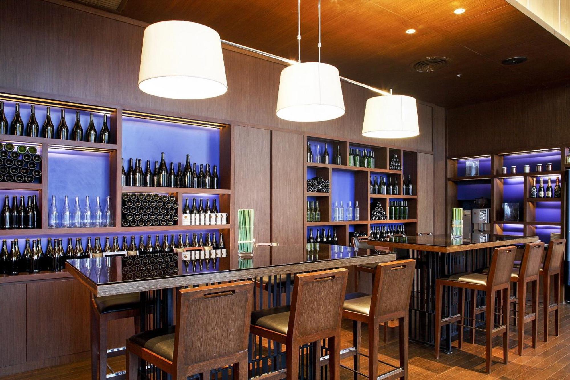 Centara Grand At Centralworld Банкок Екстериор снимка Wine bar in Madrid, Spain
