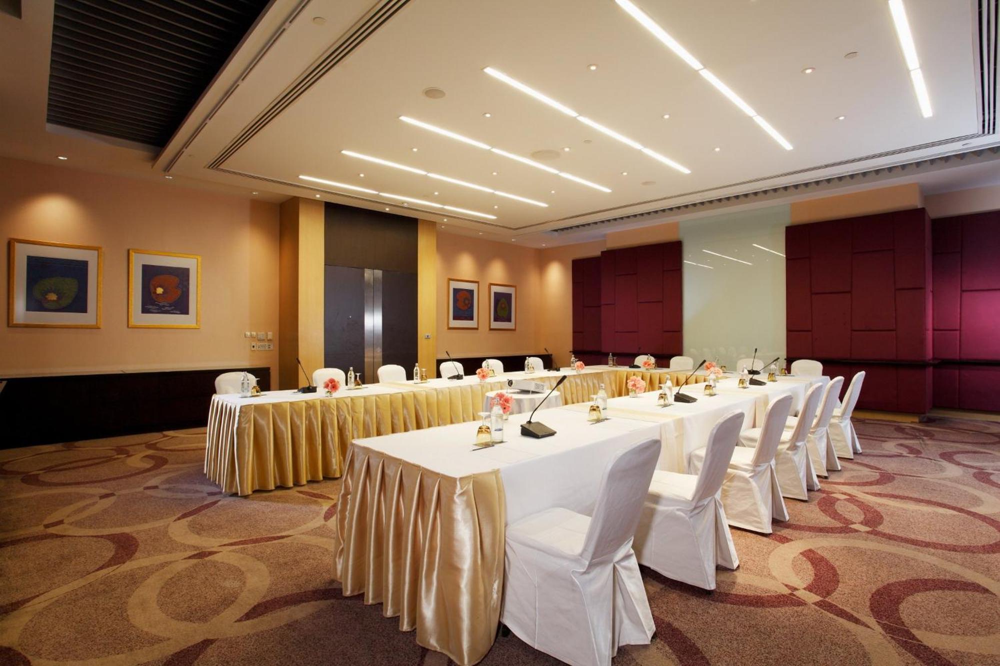 Centara Grand At Centralworld Hotel Банкок Екстериор снимка Meeting room