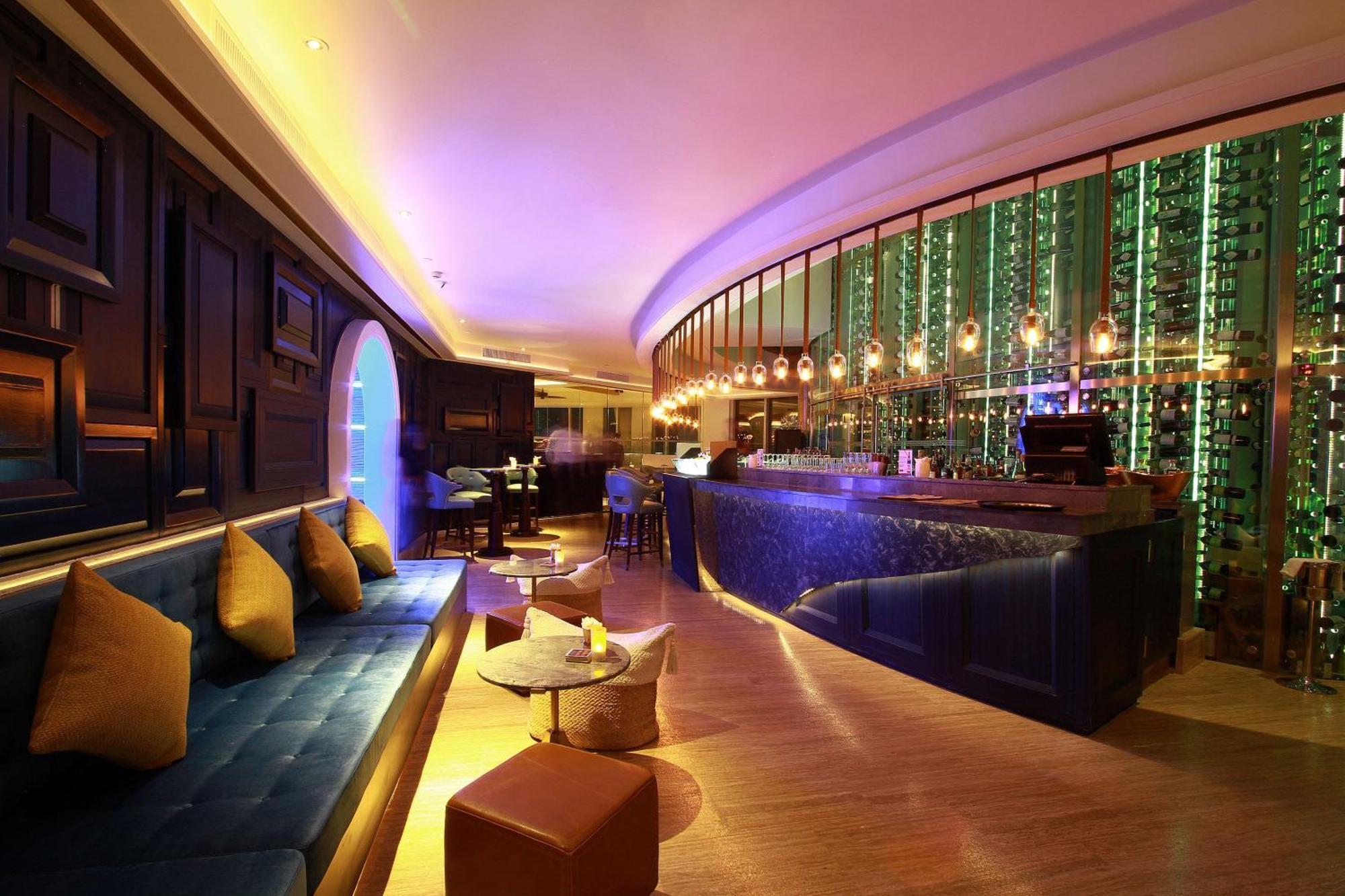 Centara Grand At Centralworld Банкок Екстериор снимка The bar at the 101 bar