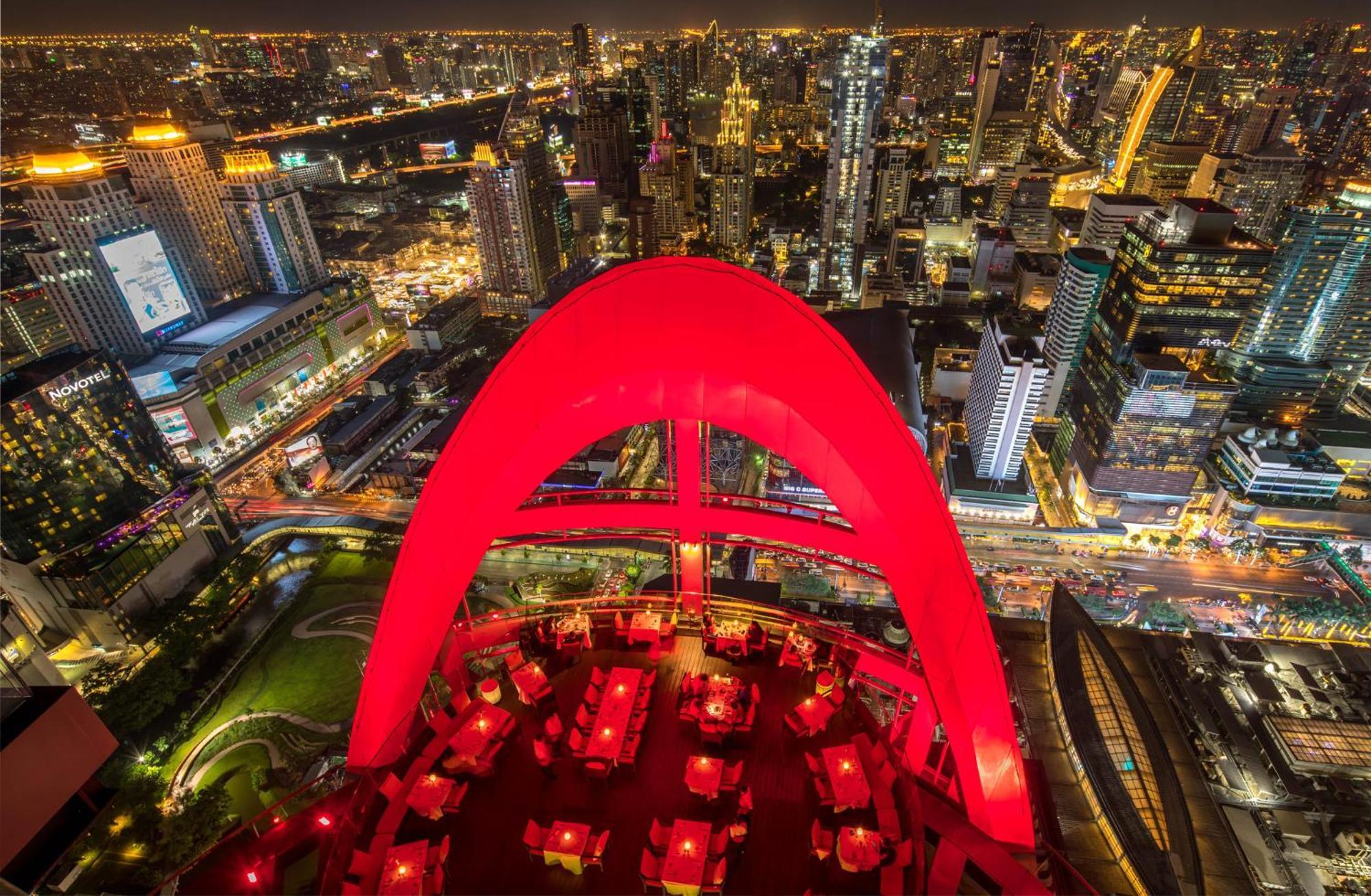 Centara Grand At Centralworld Банкок Екстериор снимка The Sky Bar at the top of the Baiyoke II