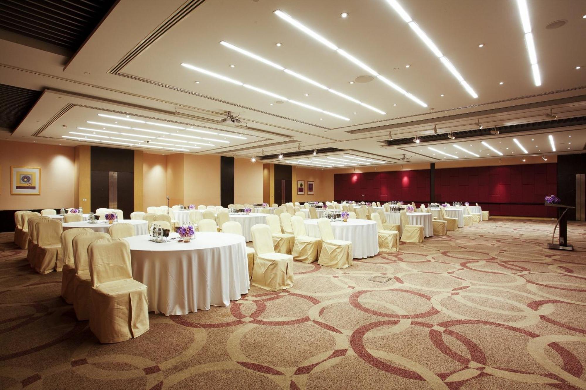 Centara Grand At Centralworld Банкок Екстериор снимка The ballroom at the hotel