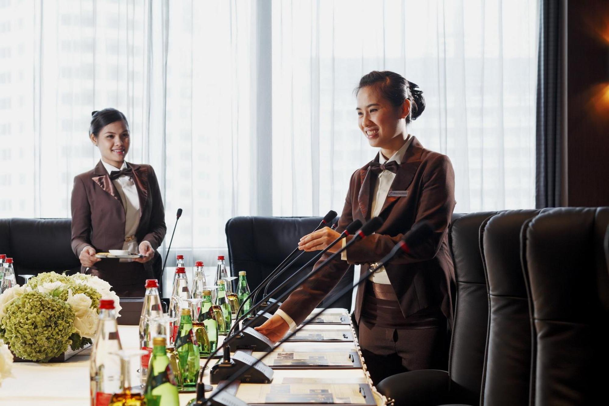 Centara Grand At Centralworld Банкок Екстериор снимка A meeting in progress at the hotel