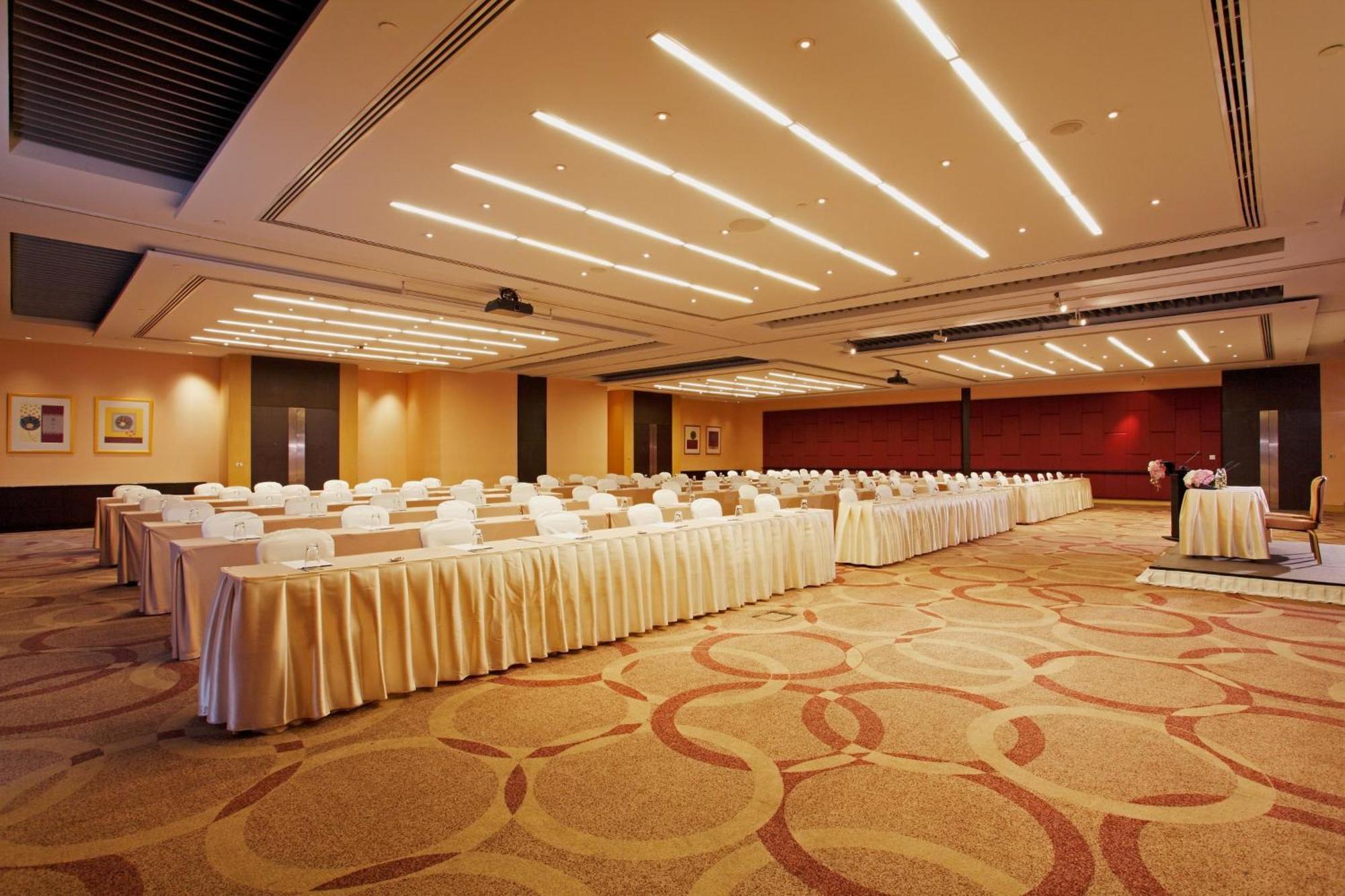 Centara Grand At Centralworld Банкок Екстериор снимка The ballroom
